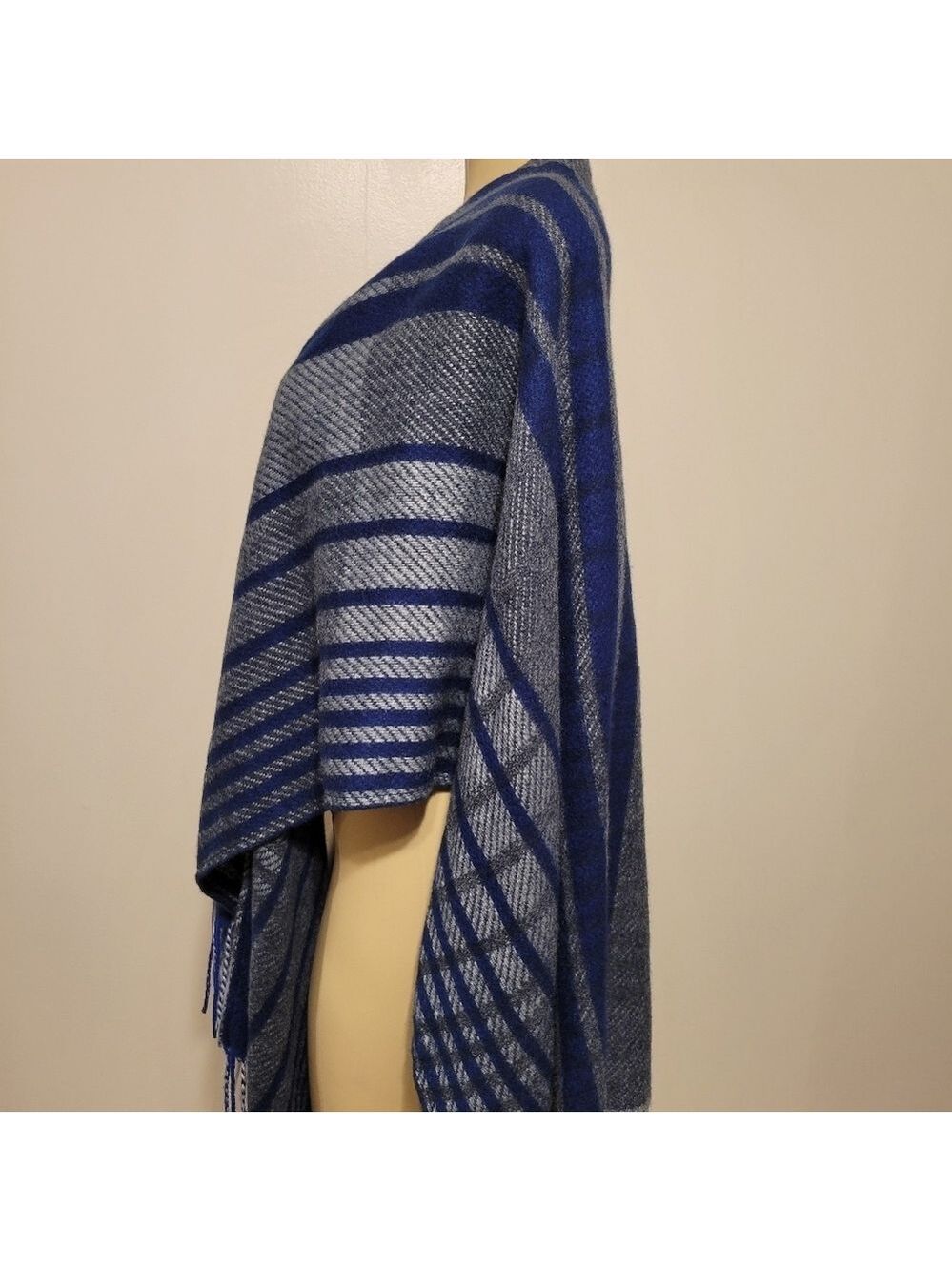 Woolrich Poncho Onesize Blue Shawl Rodeo Winter Farm Mountians Aztec - Picture 5 of 7